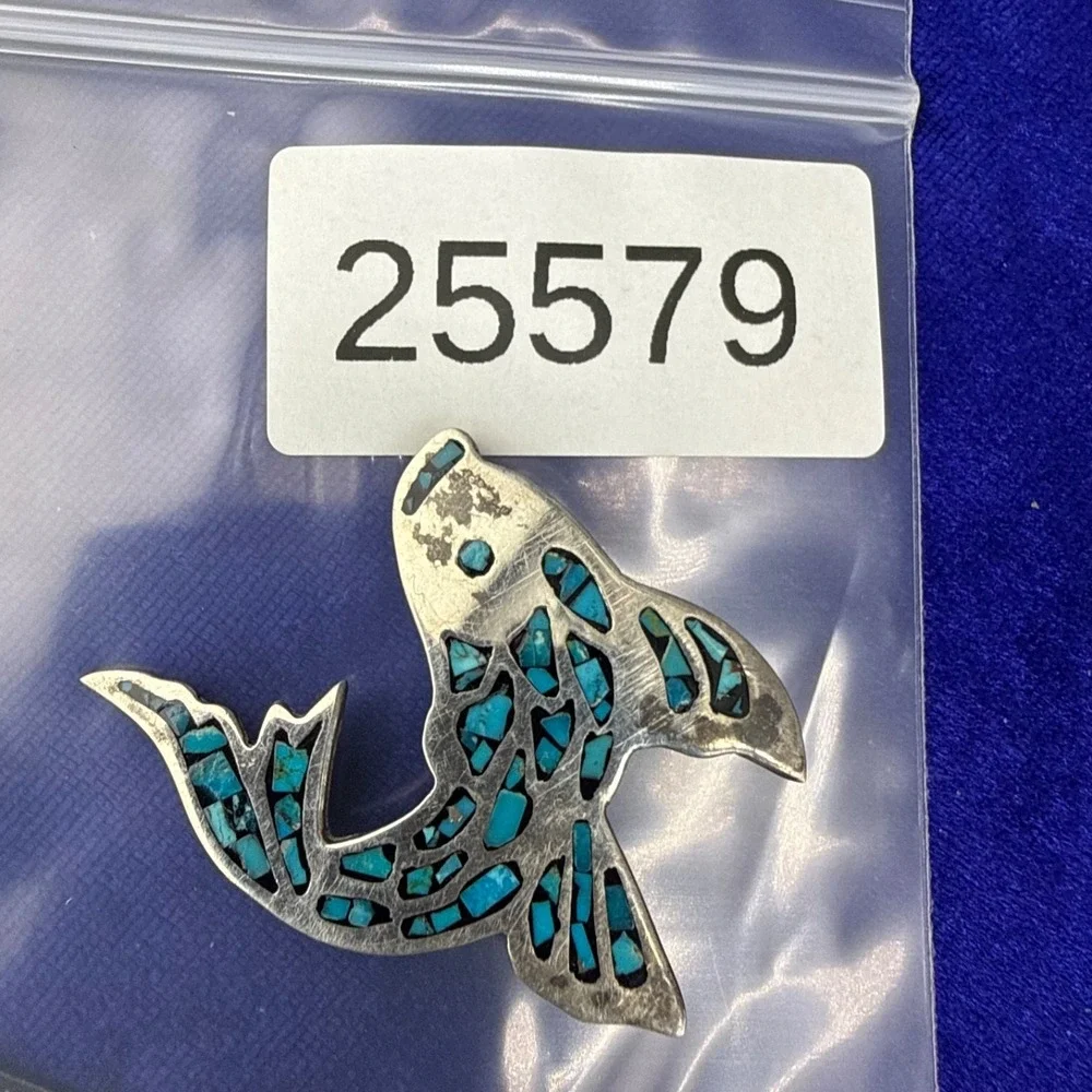 Vintage Taxco Sterling Silver Brooch Fish Crushed‎ Turquoise Inlay Mexico